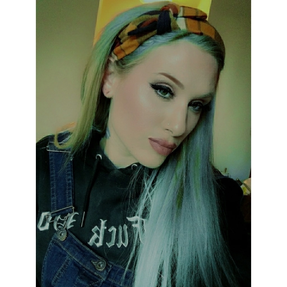 Meet your Posher, Hannah